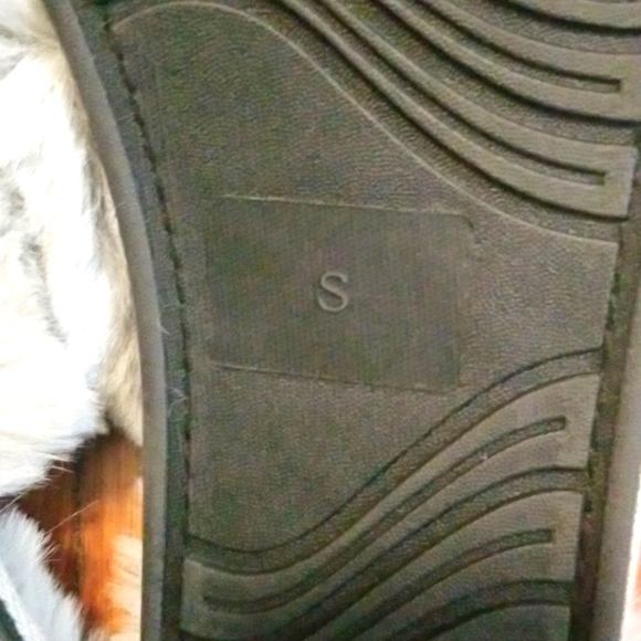 Women's Cross Band Flurry House Slippers in Gray Size Small - Picture 4 of 4